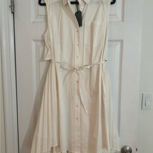 Elegant White Sleeveless Shirt Dress with pleats